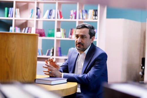 مشفق: شغل خبرنگاری سخت و زیان آور است