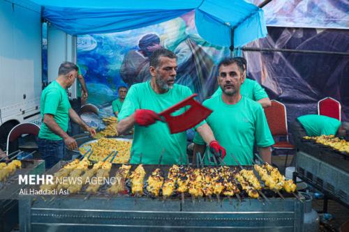 توزیع بیش از 20 هزار پرس غذا برای مهمونی 10 کیلومتری