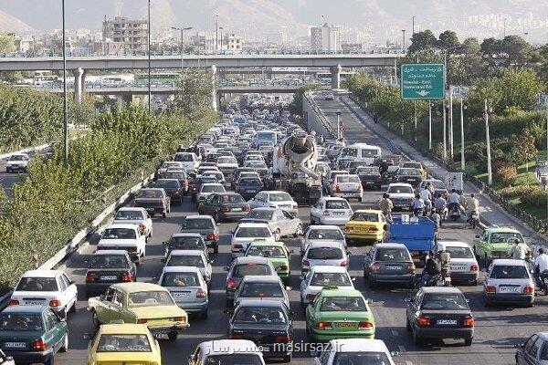 ترافیک پرحجم و سنگین در اغلب معابر و بزرگراه های پایتخت