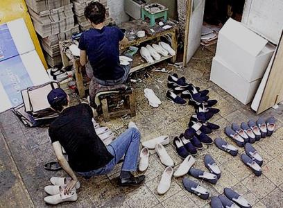 كارگران كارگاه های زیرپله از حداقل های قانون كار محرومند
